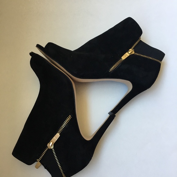 🆕MARC FISHER Black Peep Toe Suede Pumps Sz 6-1/2 - Picture 3 of 6